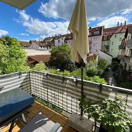Zentrale Mit Balkon *