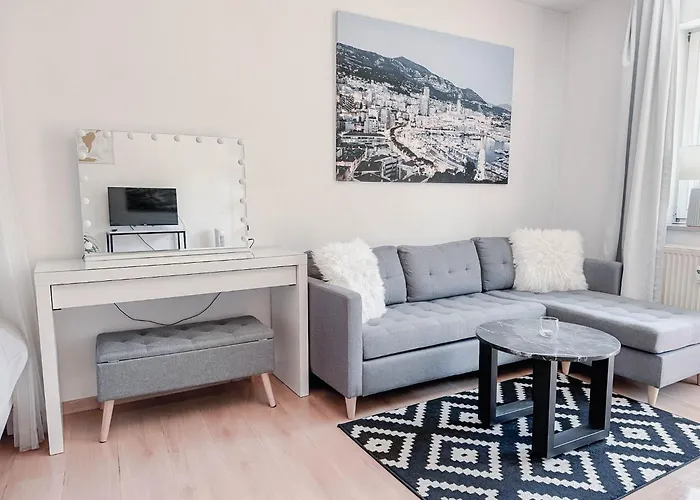 Zentrale Mit Balkon