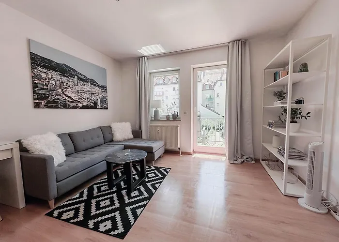 Zentrale Mit Balkon Appartement *