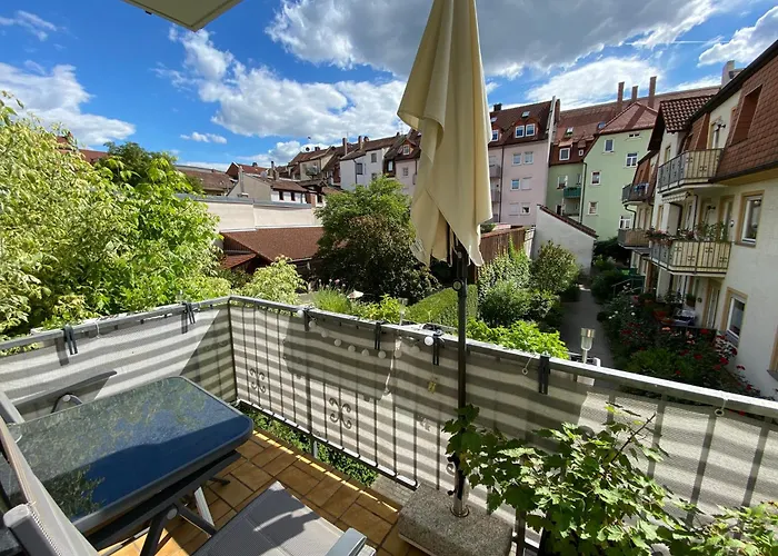 Zentrale Mit Balkon *